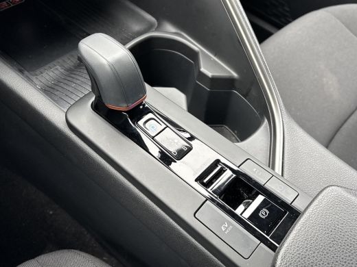 Toyota C-HR 1.8 Hybrid 140 First Edition **DODEHOEK DETECTIE/ 360 CAMERA/ PARKEERSENSOREN/ GARANTIE** ActivLease financial lease