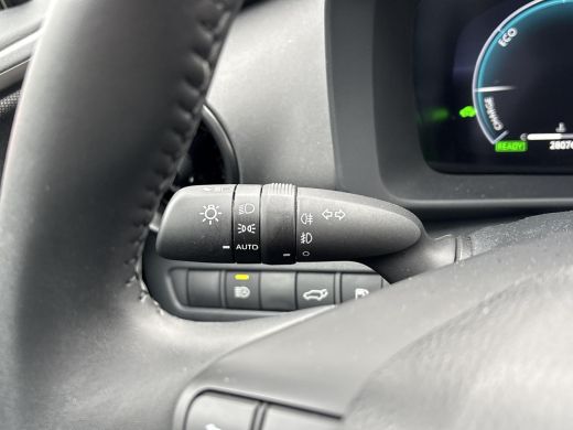 Toyota C-HR 1.8 Hybrid 140 First Edition **DODEHOEK DETECTIE/ 360 CAMERA/ PARKEERSENSOREN/ GARANTIE** ActivLease financial lease