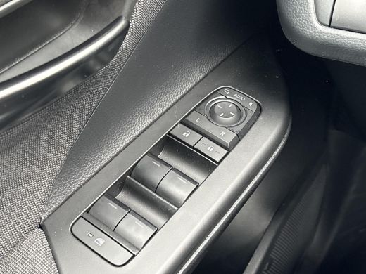 Toyota C-HR 1.8 Hybrid 140 First Edition **DODEHOEK DETECTIE/ 360 CAMERA/ PARKEERSENSOREN/ GARANTIE** ActivLease financial lease