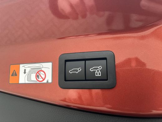 Toyota C-HR 2.0 Plug-in Hybrid 220 Executive | Uit voorraad leverbaar! | &euro; 2.000 extra inruilwaarde | ActivLease financial lease