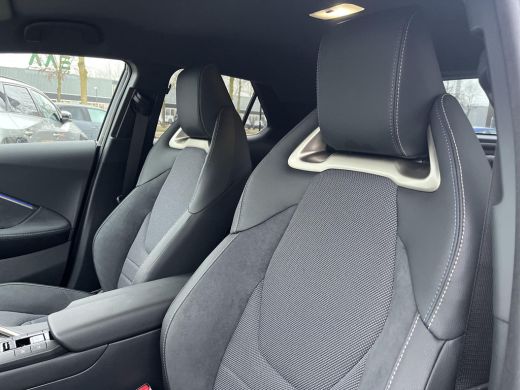 Toyota C-HR 2.0 Plug-in Hybrid 220 Executive | Uit voorraad leverbaar! | &euro; 2.000 extra inruilwaarde | ActivLease financial lease