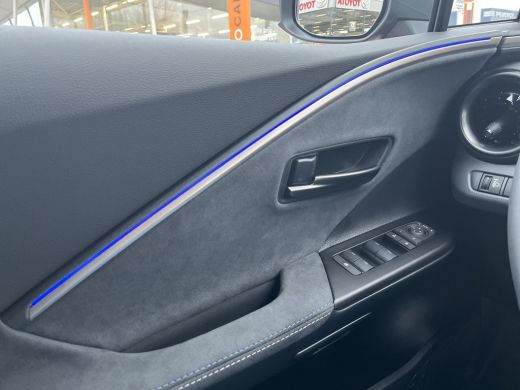 Toyota C-HR 2.0 Plug-in Hybrid 220 Executive | Uit voorraad leverbaar! | &euro; 2.000 extra inruilwaarde | ActivLease financial lease