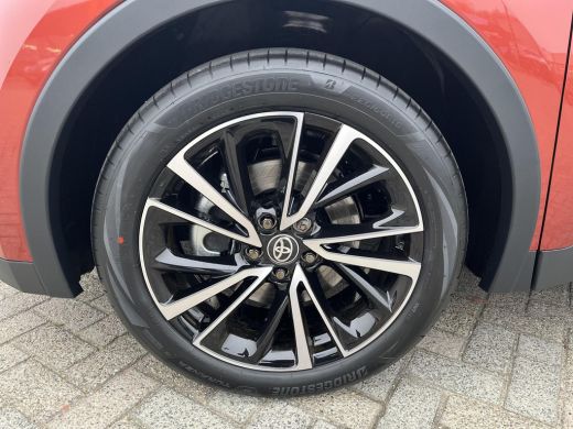 Toyota C-HR 2.0 Plug-in Hybrid 220 Executive | Uit voorraad leverbaar! | &euro; 2.000 extra inruilwaarde | ActivLease financial lease