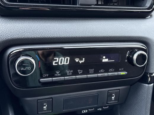 Toyota Yaris 1.5 Hybrid 115 Dynamic **DODEHOEK DETECTIE/ STUUWVERWARMING/ PARKEERSENSOREN/ GARANTIE** ActivLease financial lease