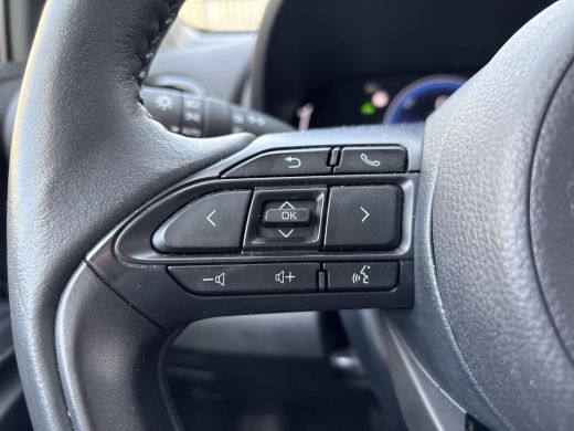 Toyota Yaris 1.5 Hybrid 115 Dynamic **DODEHOEK DETECTIE/ STUUWVERWARMING/ PARKEERSENSOREN/ GARANTIE** ActivLease financial lease