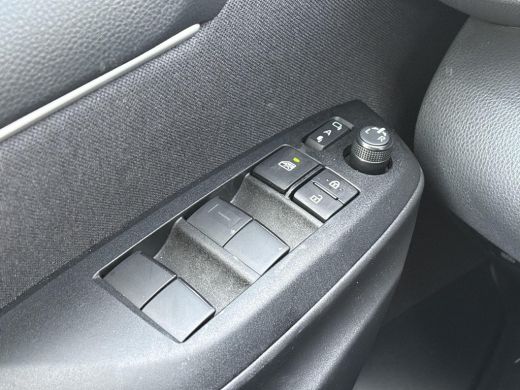 Toyota Yaris 1.5 Hybrid 115 Dynamic **DODEHOEK DETECTIE/ STUUWVERWARMING/ PARKEERSENSOREN/ GARANTIE** ActivLease financial lease