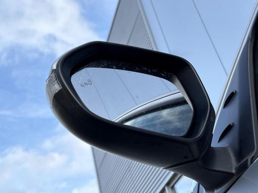 Toyota Yaris 1.5 Hybrid 115 Dynamic **DODEHOEK DETECTIE/ STUUWVERWARMING/ PARKEERSENSOREN/ GARANTIE** ActivLease financial lease