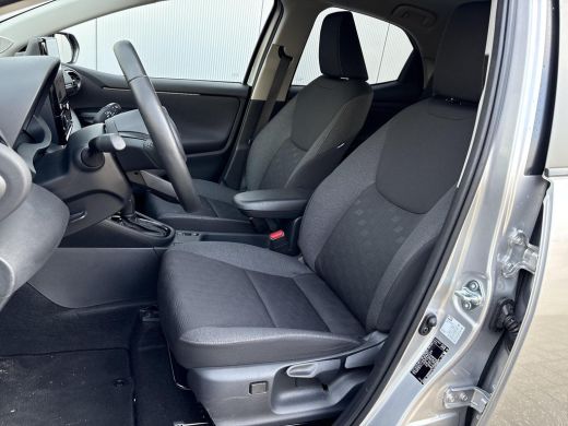 Toyota Yaris 1.5 Hybrid 115 Dynamic **DODEHOEK DETECTIE/ STUUWVERWARMING/ PARKEERSENSOREN/ GARANTIE** ActivLease financial lease