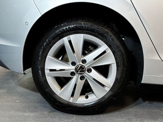 Volkswagen Golf 1.0 110pk eTSI Life Business Achteruitrijcamera | Parkeersensoren voor en achter | Adaptive cruis... ActivLease financial lease