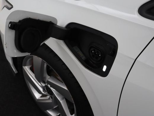 Volkswagen Golf 1.4 eHybrid GTE | Stoelverwarming | Adaptive cruise | Carplay | Navigatie | Parkeerhulp | Full LE... ActivLease financial lease