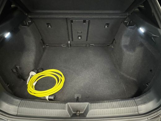 Volkswagen ID.4 First 77 kWh | SoH 90% | Achteruitrijcamera | Apple Carplay/Android Auto|telefoonintegratie premi... ActivLease financial lease