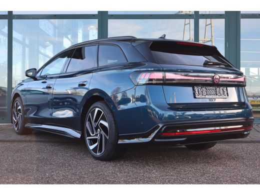 Volkswagen ID.7 Pro Limited Edition | Achterbank in ongelijke delen neerklapbaar incl. middenarmsteun en doorlaad... ActivLease financial lease