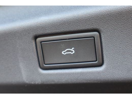 Volkswagen ID.7 Pro Limited Edition | Achterbank in ongelijke delen neerklapbaar incl. middenarmsteun en doorlaad... ActivLease financial lease