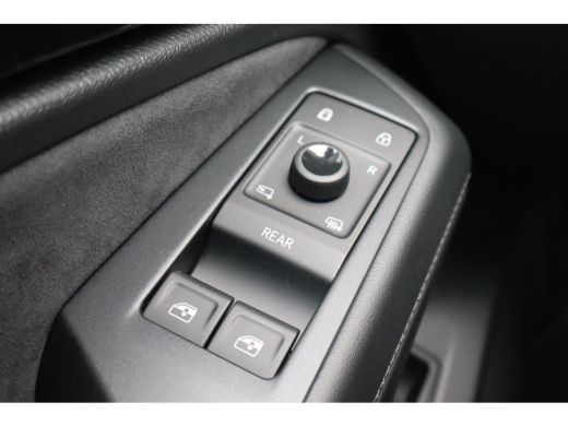 Volkswagen ID.7 Pro Limited Edition | Achterbank in ongelijke delen neerklapbaar incl. middenarmsteun en doorlaad... ActivLease financial lease