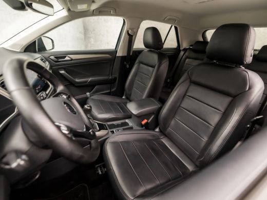 Volkswagen T-Roc 1.0 TSI Luxury Sport (VIRTUAL COCKPIT, LUXE LEDER, APPLE CARPLAY, CAMERA, CLIMATE, STOELVERWARMIN... ActivLease financial lease