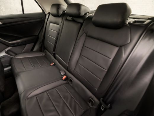 Volkswagen T-Roc 1.0 TSI Luxury Sport (VIRTUAL COCKPIT, LUXE LEDER, APPLE CARPLAY, CAMERA, CLIMATE, STOELVERWARMIN... ActivLease financial lease