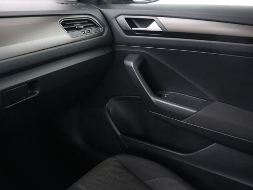 Volkswagen T-Roc 1.0 TSI Style | Carplay | Adaptive cruise | Parkeerhulp | Climate control | Bluetooth | 17'' | Bl... ActivLease financial lease