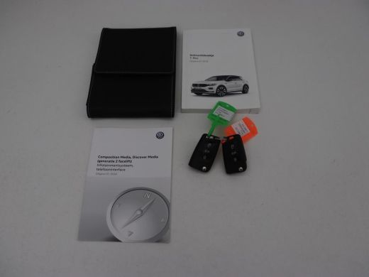 Volkswagen T-Roc 1.0 TSI Style | Carplay | Adaptive cruise | Parkeerhulp | Climate control | Bluetooth | 17'' | Bl... ActivLease financial lease