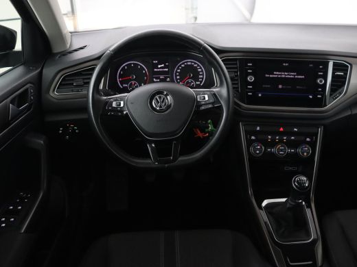 Volkswagen T-Roc 1.0 TSI Style | Carplay | Adaptive cruise | Parkeerhulp | Climate control | Bluetooth | 17'' | Bl... ActivLease financial lease