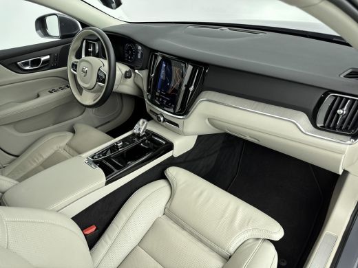 Volvo  V60 2.0 T6 Plug-in hybrid AWD Plus Bright | Trekhaak | PDC V+A en Camera | Stoel verwarimg - Ventilat... ActivLease financial lease