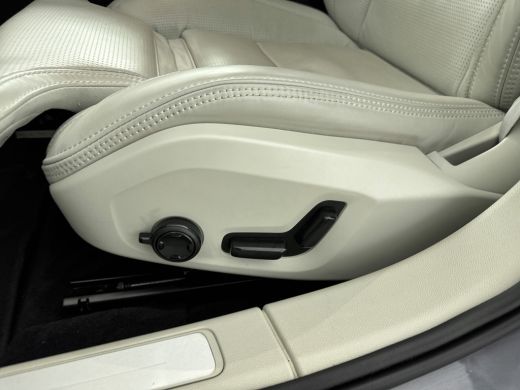 Volvo  V60 2.0 T6 Plug-in hybrid AWD Plus Bright | Trekhaak | PDC V+A en Camera | Stoel verwarimg - Ventilat... ActivLease financial lease