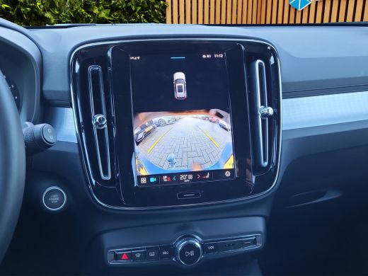 Volvo  XC40 2.0 B4 Plus Dark | Trekhaak | Camera | Stuur/stoelverwarming | Harman/Kardon ActivLease financial lease