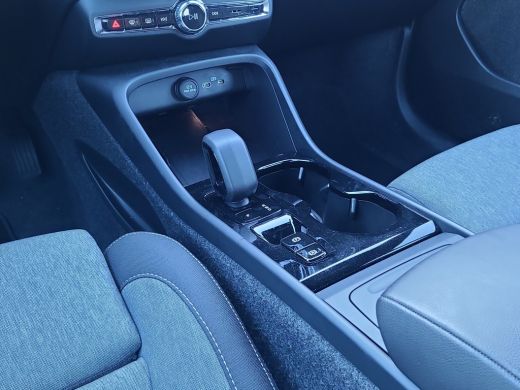 Volvo  XC40 2.0 B4 Plus Dark | Trekhaak | Camera | Stuur/stoelverwarming | Harman/Kardon ActivLease financial lease