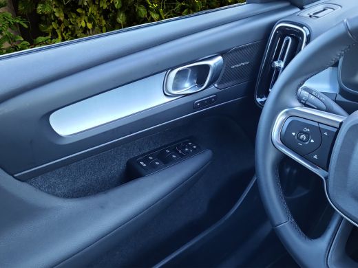 Volvo  XC40 2.0 B4 Plus Dark | Trekhaak | Camera | Stuur/stoelverwarming | Harman/Kardon ActivLease financial lease