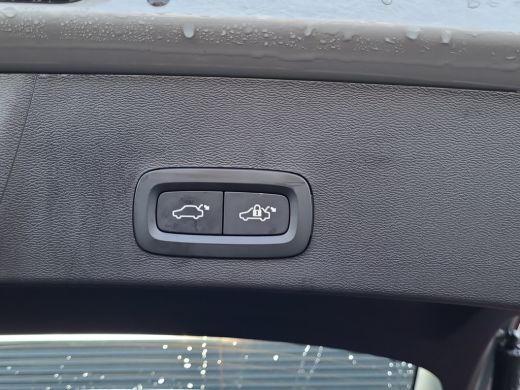 Volvo  XC40 2.0 B4 Plus Dark | Trekhaak | Camera | Stuur/stoelverwarming | Harman/Kardon ActivLease financial lease