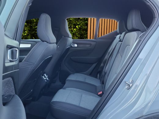 Volvo  XC40 2.0 B4 Plus Dark | Trekhaak | Camera | Stuur/stoelverwarming | Harman/Kardon ActivLease financial lease