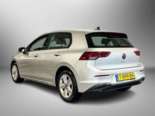 Volkswagen Golf 1.0 110pk eTSI Life Business Achteruitrijcamera | Parkeersensoren voor en achter | Adaptive cruis...