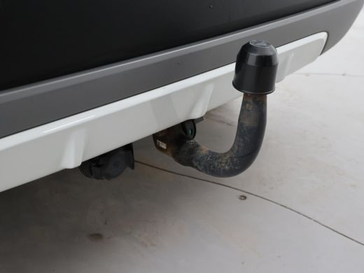 BMW X1 sDrive18i AUT. SPORTLINE + TREKHAAK | LED | SPORTSTOELEN | STOELVERWARMING | NAVIGATIE ActivLease financial lease