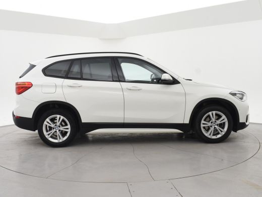 BMW X1 sDrive18i AUT. SPORTLINE + TREKHAAK | LED | SPORTSTOELEN | STOELVERWARMING | NAVIGATIE ActivLease financial lease
