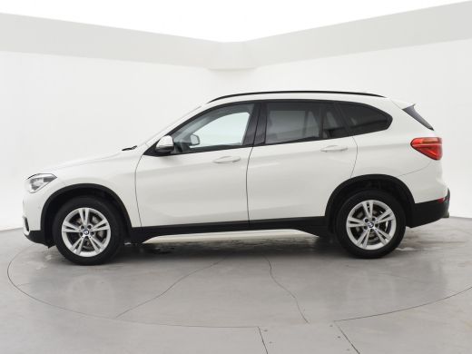 BMW X1 sDrive18i AUT. SPORTLINE + TREKHAAK | LED | SPORTSTOELEN | STOELVERWARMING | NAVIGATIE ActivLease financial lease