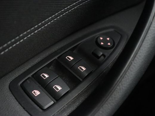 BMW X1 sDrive20i Executive | Sportstoelen | Head-Up | Full LED | Navigatie | DAB | Climate control | Par... ActivLease financial lease