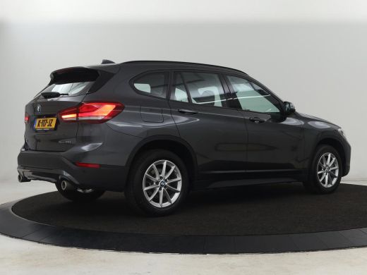 BMW X1 sDrive20i Executive | Sportstoelen | Head-Up | Full LED | Navigatie | DAB | Climate control | Par... ActivLease financial lease