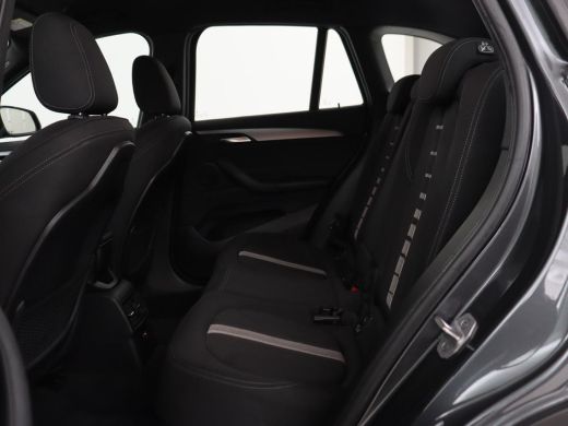 BMW X1 sDrive20i Executive | Sportstoelen | Head-Up | Full LED | Navigatie | DAB | Climate control | Par... ActivLease financial lease