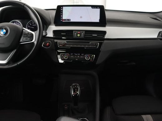BMW X1 sDrive20i Executive | Sportstoelen | Head-Up | Full LED | Navigatie | DAB | Climate control | Par... ActivLease financial lease