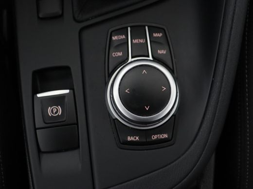 BMW X1 sDrive20i Executive | Sportstoelen | Head-Up | Full LED | Navigatie | DAB | Climate control | Par... ActivLease financial lease