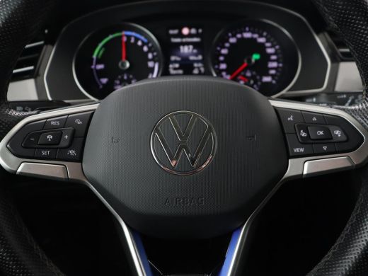 Volkswagen Passat 1.4 TSI PHEV GTE | Trekhaak | Stoelverwarming | Camera | Adaptive cruise | Carplay | Matrix LED |... ActivLease financial lease