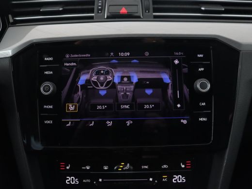 Volkswagen Passat 1.4 TSI PHEV GTE | Trekhaak | Stoelverwarming | Camera | Adaptive cruise | Carplay | Matrix LED |... ActivLease financial lease