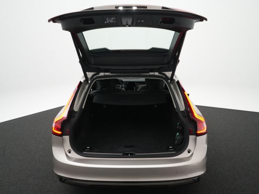 Volvo  V90 T8 AWD Ultra Executive Edition Dark Luchtvering | Bowers & Wilkins | Trekhaak | Massage | 360&deg; Ca... ActivLease financial lease