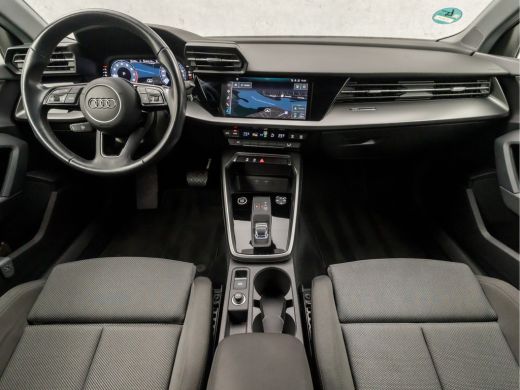 Audi A3 Limousine 30 TFSI Sport Automaat (APPLE CARPLAY, GROOT NAVI, CLIMATE, SPORTSTOELEN, GETINT GLAS, ... ActivLease financial lease