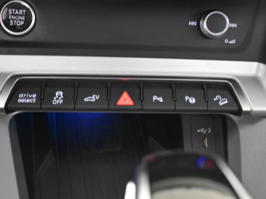 Audi Q3 45 TFSI e S Edition 245pk | 360 camera | schuif/kanteldak | Dodehoekdetectie | Adaptief cruise co... ActivLease financial lease