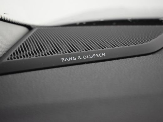 Audi Q3 45 TFSI e S Edition 245pk | 360 camera | schuif/kanteldak | Dodehoekdetectie | Adaptief cruise co... ActivLease financial lease