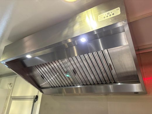 Iveco Daily 35S14 2.3 410 | Foodtruck | Patatwagen | Bakplaat | Verkoopwagen | Patatkraam | Eventtruck | Frie... ActivLease financial lease