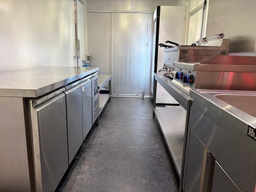 Iveco Daily 35S14 2.3 410 | Foodtruck | Patatwagen | Bakplaat | Verkoopwagen | Patatkraam | Eventtruck | Frie... ActivLease financial lease