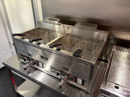 Iveco Daily 35S14 2.3 410 | Foodtruck | Patatwagen | Bakplaat | Verkoopwagen | Patatkraam | Eventtruck | Frie... ActivLease financial lease