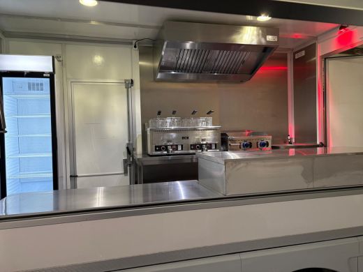 Iveco Daily 35S14 2.3 410 | Foodtruck | Patatwagen | Bakplaat | Verkoopwagen | Patatkraam | Eventtruck | Frie... ActivLease financial lease