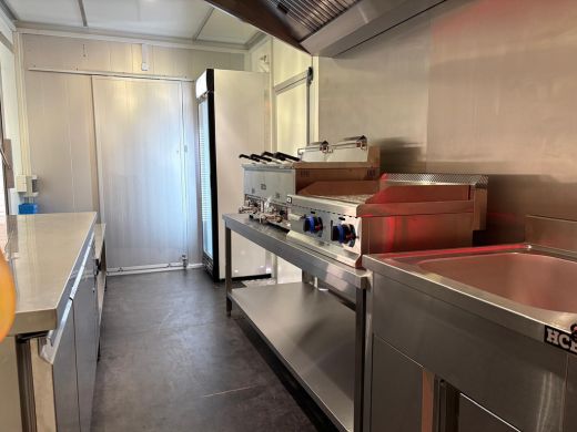 Iveco Daily 35S14 2.3 410 | Foodtruck | Patatwagen | Bakplaat | Verkoopwagen | Patatkraam | Eventtruck | Frie... ActivLease financial lease